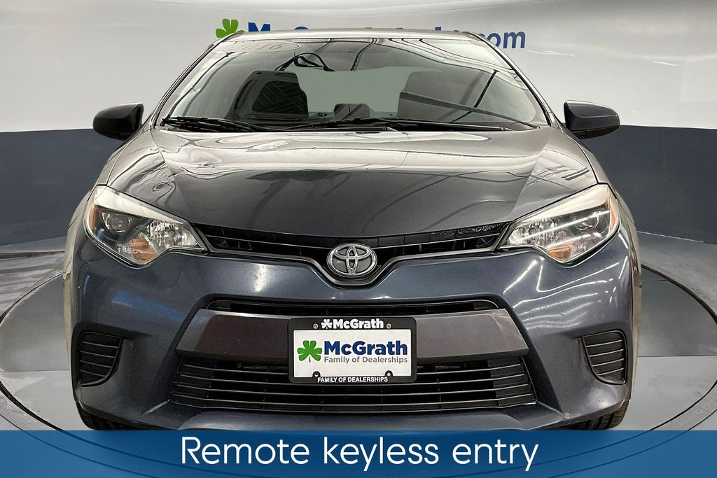2016 Toyota Corolla LE photo 3