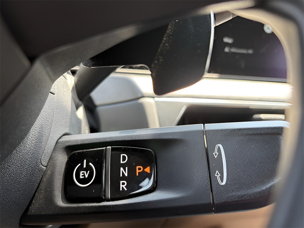 Used 2024 Kia Ev9 GT-Line with VIN KNDAEFS51R6030541 for sale in Glendale, WI