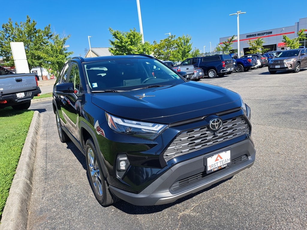 2022 Toyota RAV4 Limited photo 3