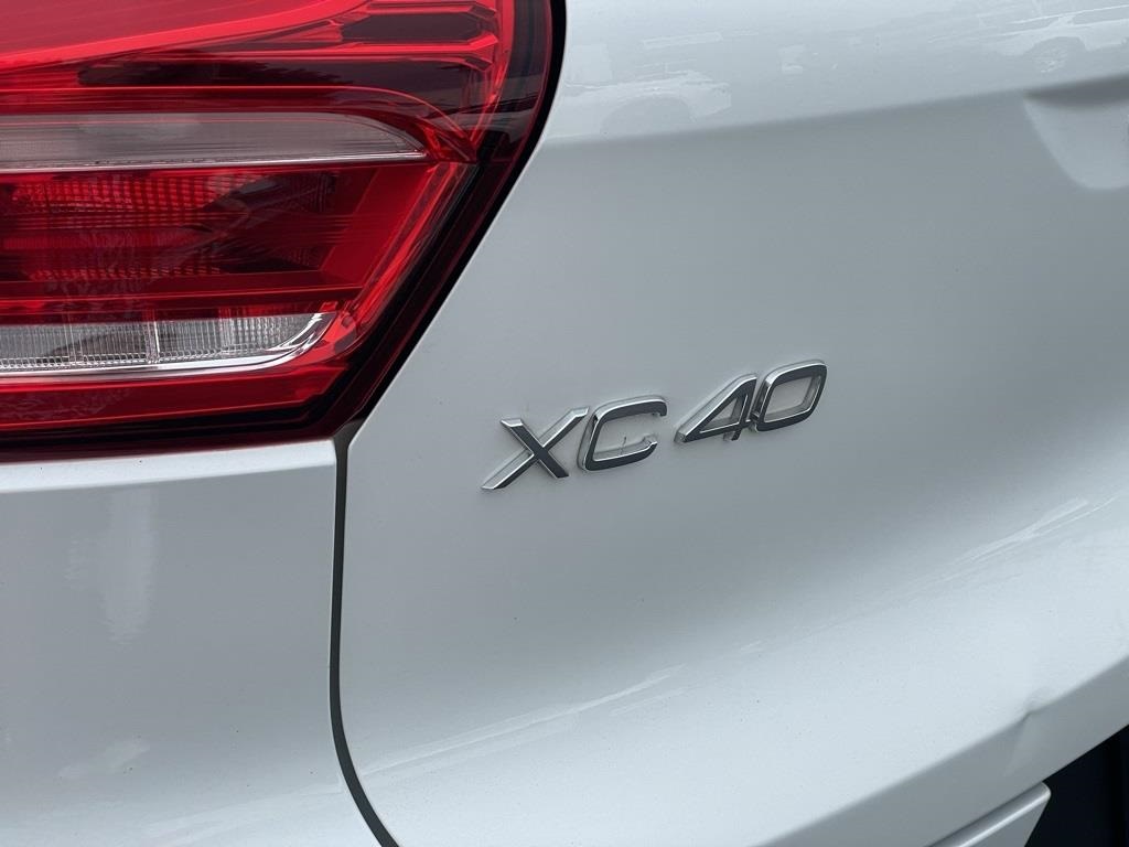 2023 Volvo XC40 Plus photo 21