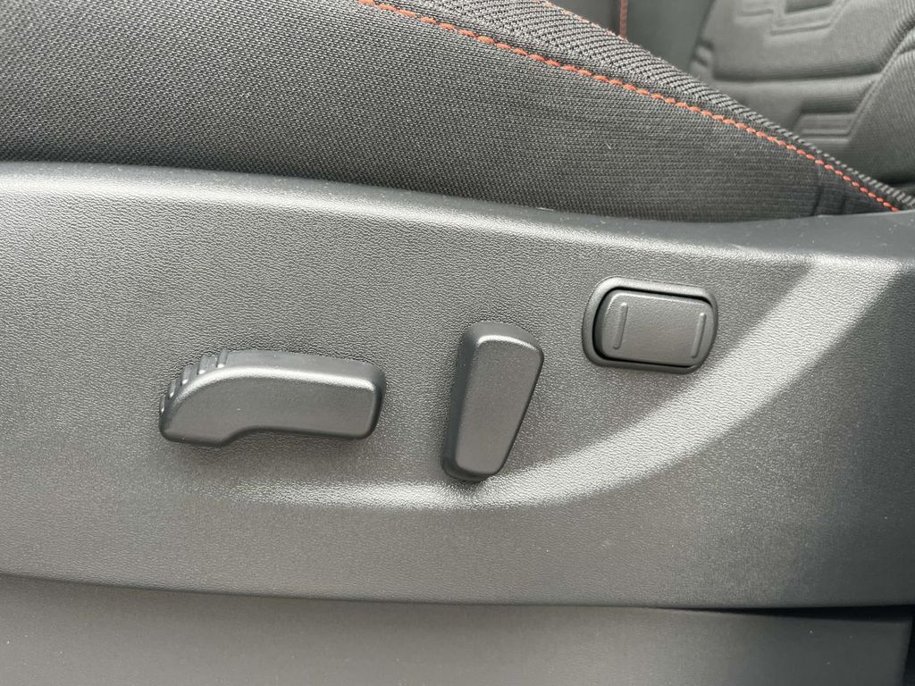2025 Nissan Frontier PRO-4X photo 13