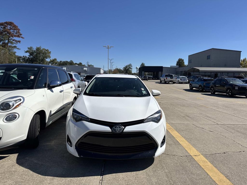 2019 Toyota Corolla LE photo 2