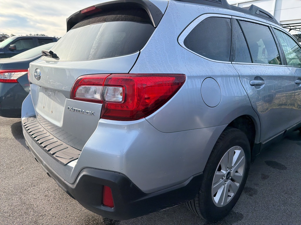 2019 Subaru Outback 2.5i Premium photo 4