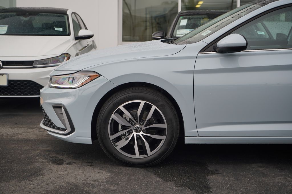 2025 Volkswagen Jetta 1.5T SE photo 2