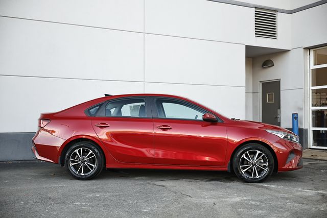 2023 Kia Forte LXS photo 3