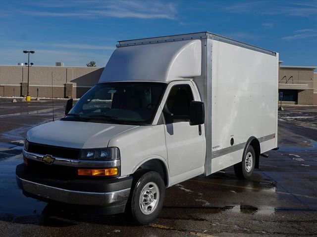 2025 Chevrolet Express Cutaway Base's photo