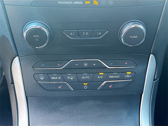 2020 Ford Edge SEL photo 15