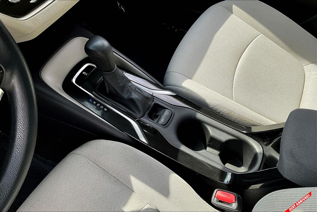2022 Toyota Corolla LE photo 13