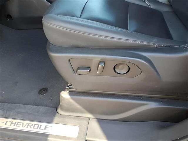 2023 Chevrolet Suburban LT photo 10