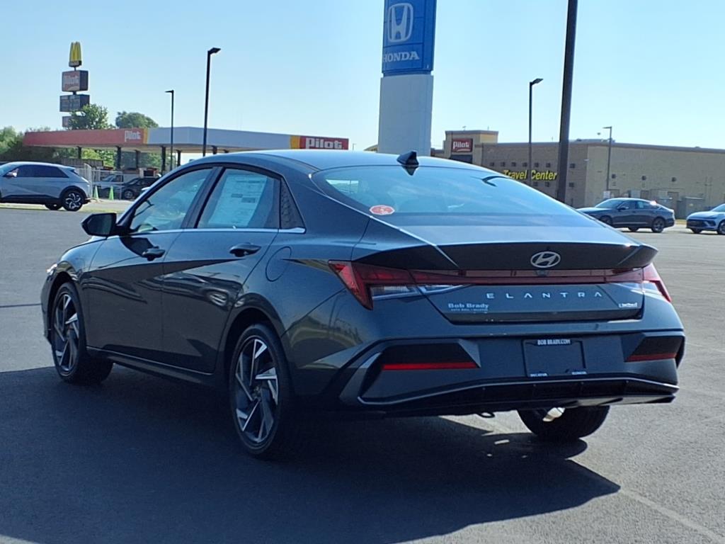 2025 Hyundai Elantra Limited photo 12