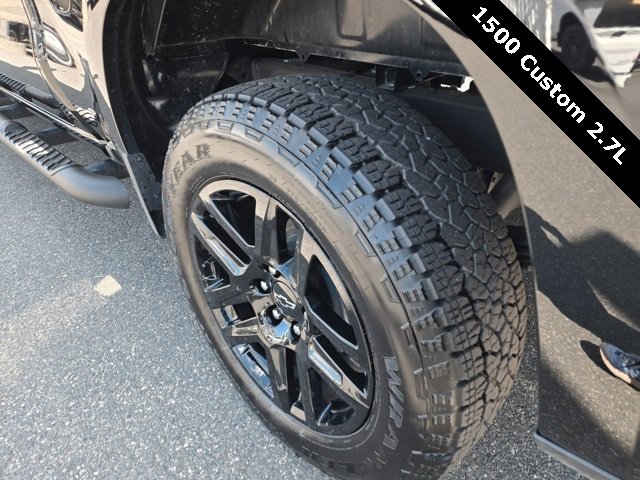 2024 Chevrolet Silverado 1500 Custom photo 8