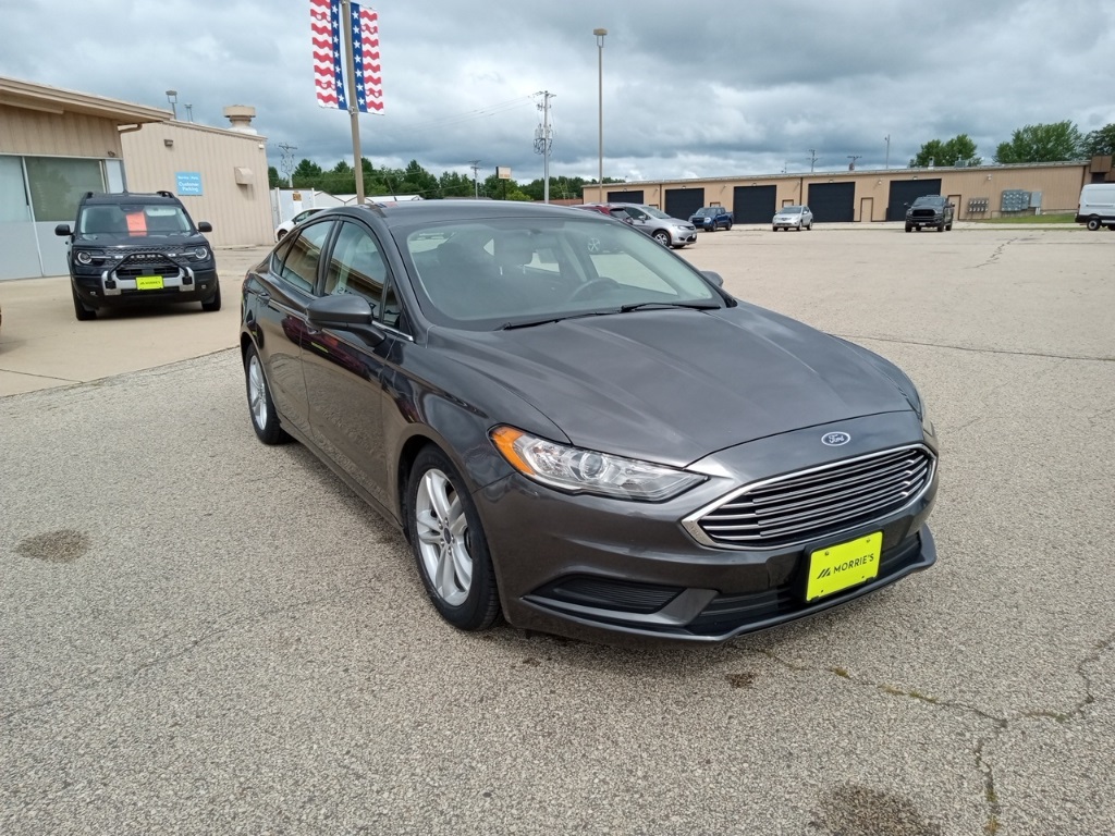 2018 Ford Fusion SE photo 2