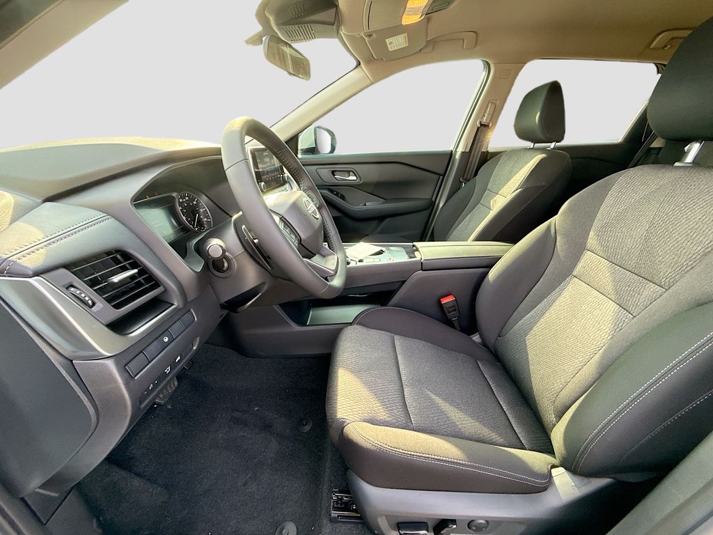 2026 Nissan Rogue SV photo 12