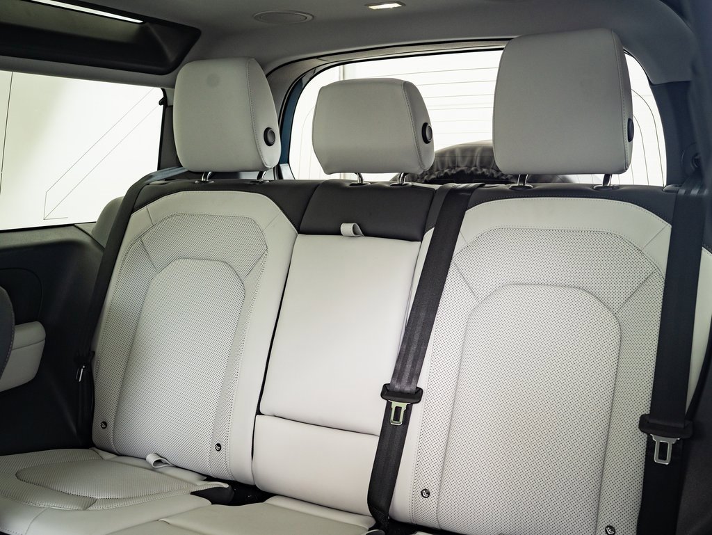 2025 Land Rover Defender 90 X-Dynamic SE photo 33