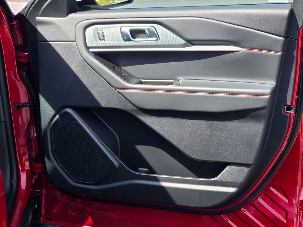 2025 Ford Explorer ST-Line photo 4