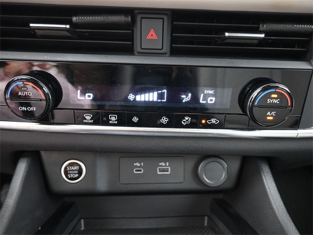 2023 Nissan Rogue SV photo 3