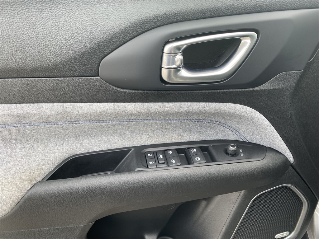 2022 Jeep Compass Latitude photo 9