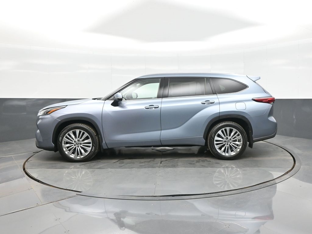 2023 Toyota Highlander Platinum photo 2