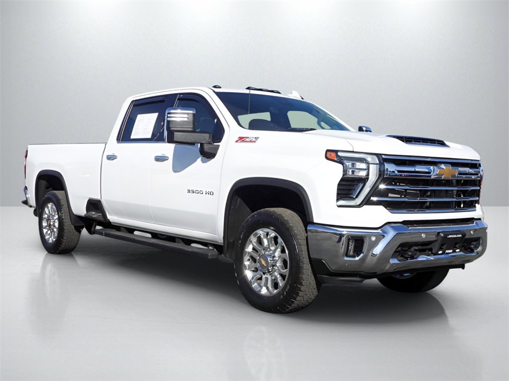 2024 Chevrolet Silverado 3500HD LTZ photo 2