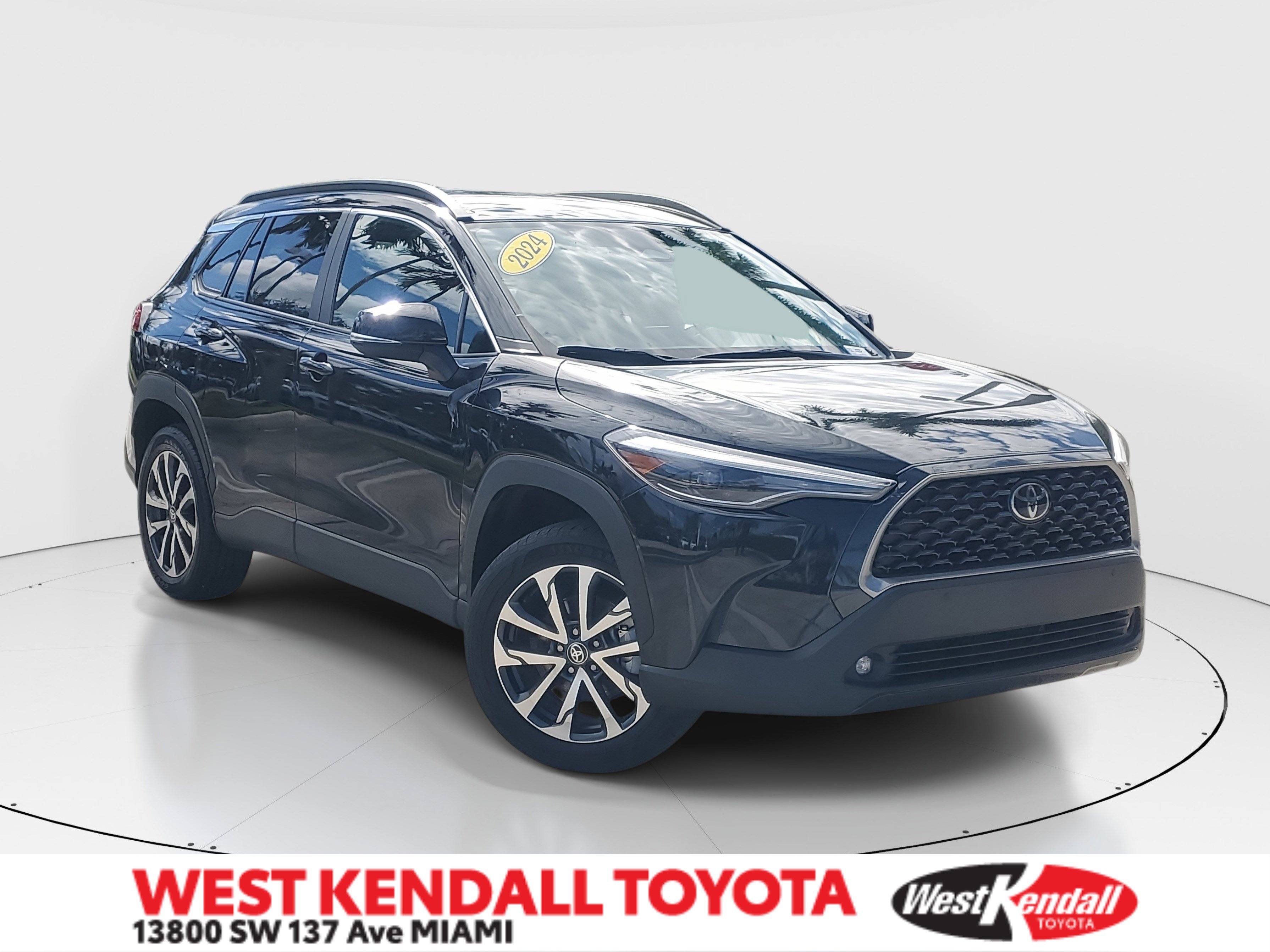 2024 Toyota Corolla Cross XLE's photo