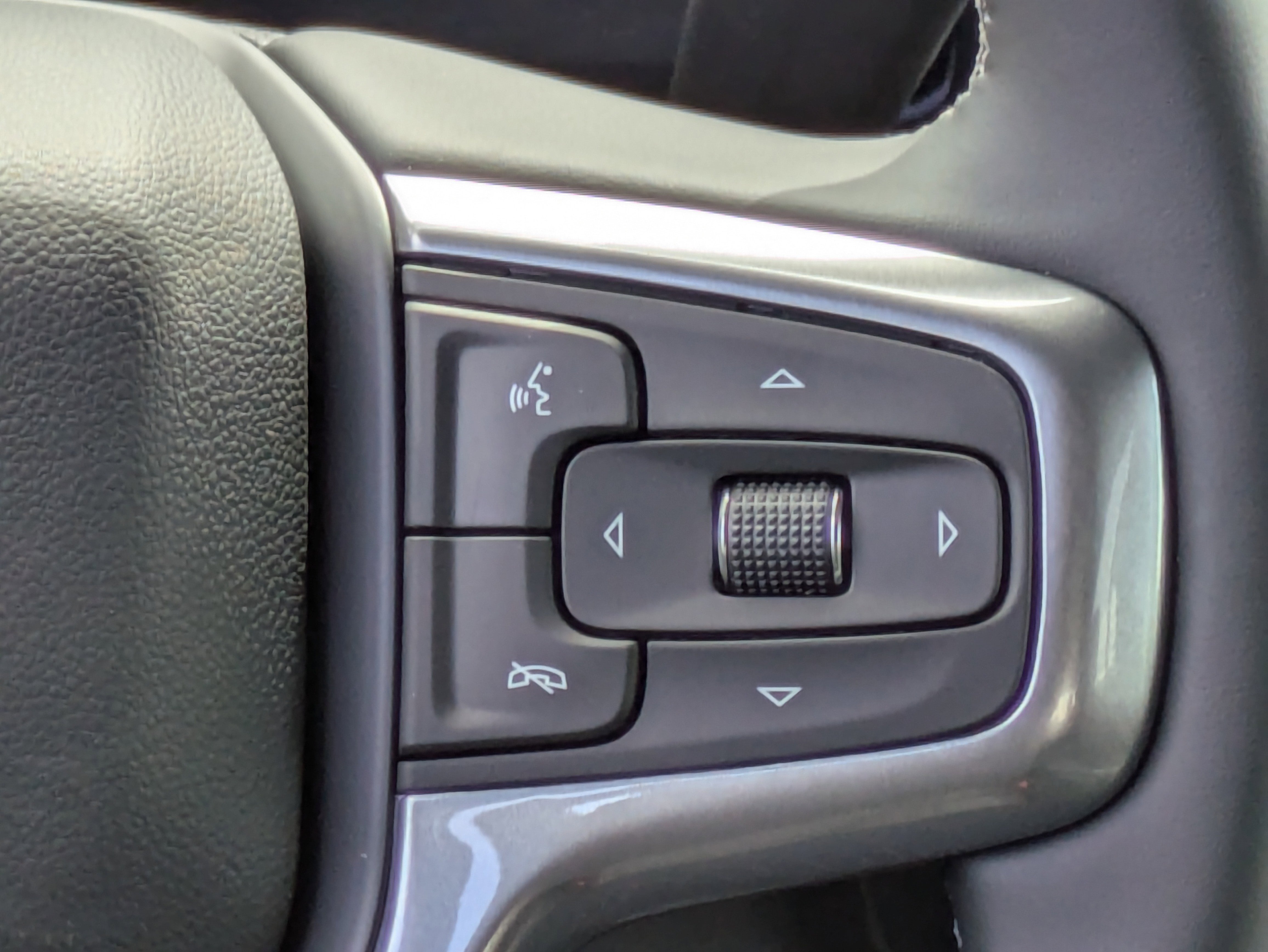 2026 Chevrolet Silverado 1500 LT photo 4