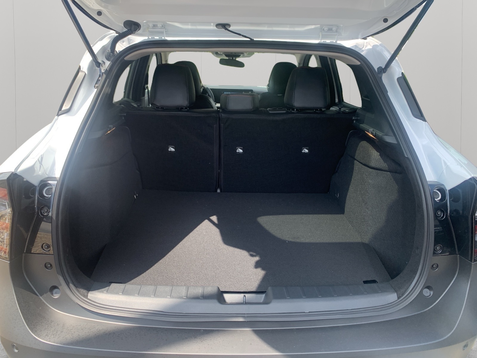 2025 Nissan Kicks SR photo 26