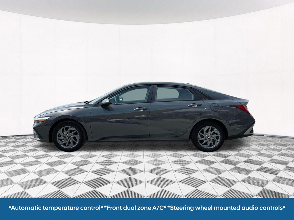 2025 Hyundai Elantra Hybrid Blue photo 3