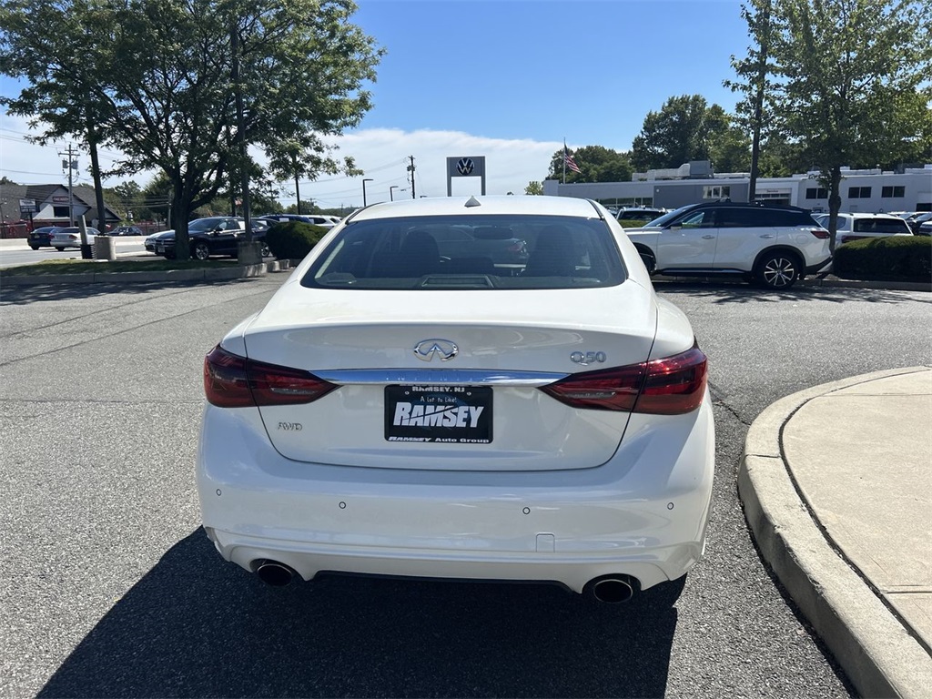 2023 Infiniti Q50 LUXE photo 3