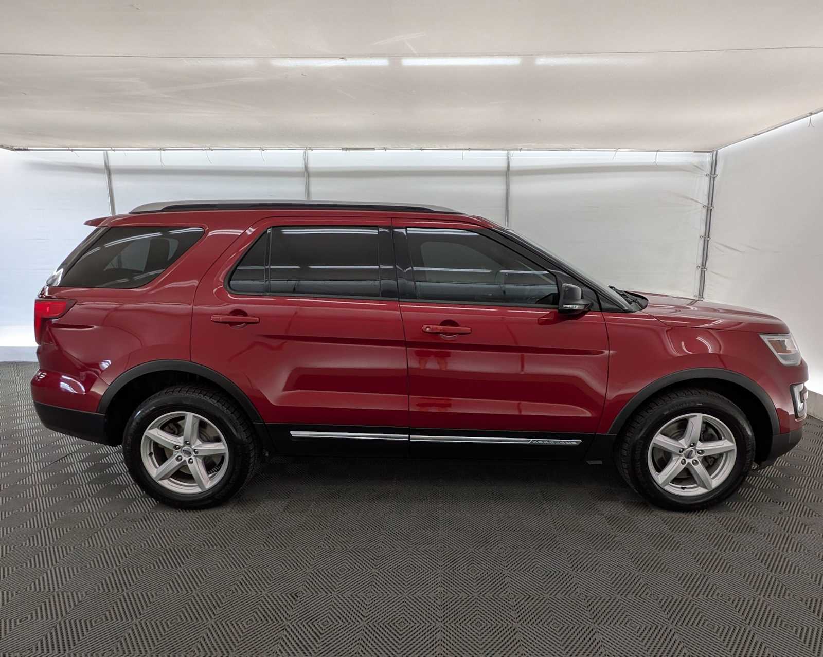 2017 Ford Explorer XLT photo 7