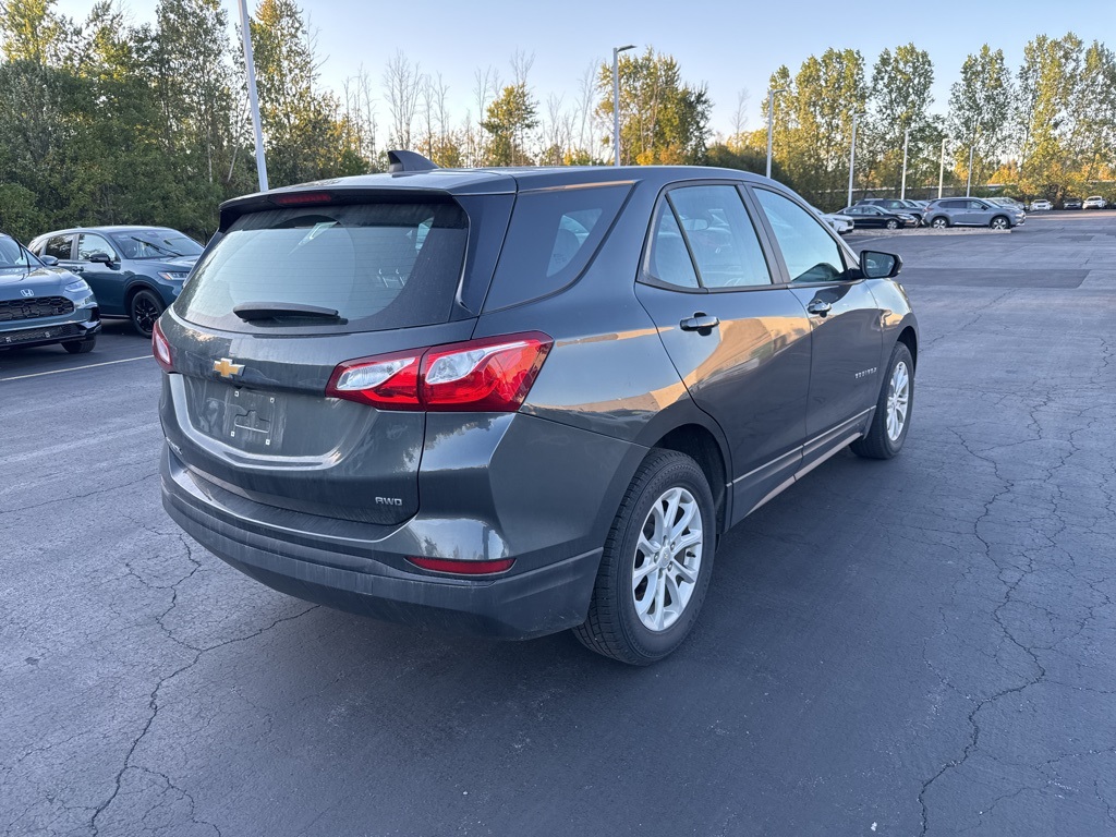 2020 Chevrolet Equinox LS photo 3