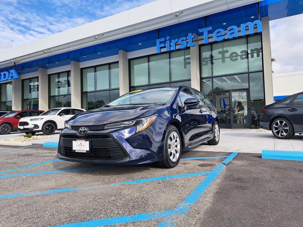 2024 Toyota Corolla LE photo 2