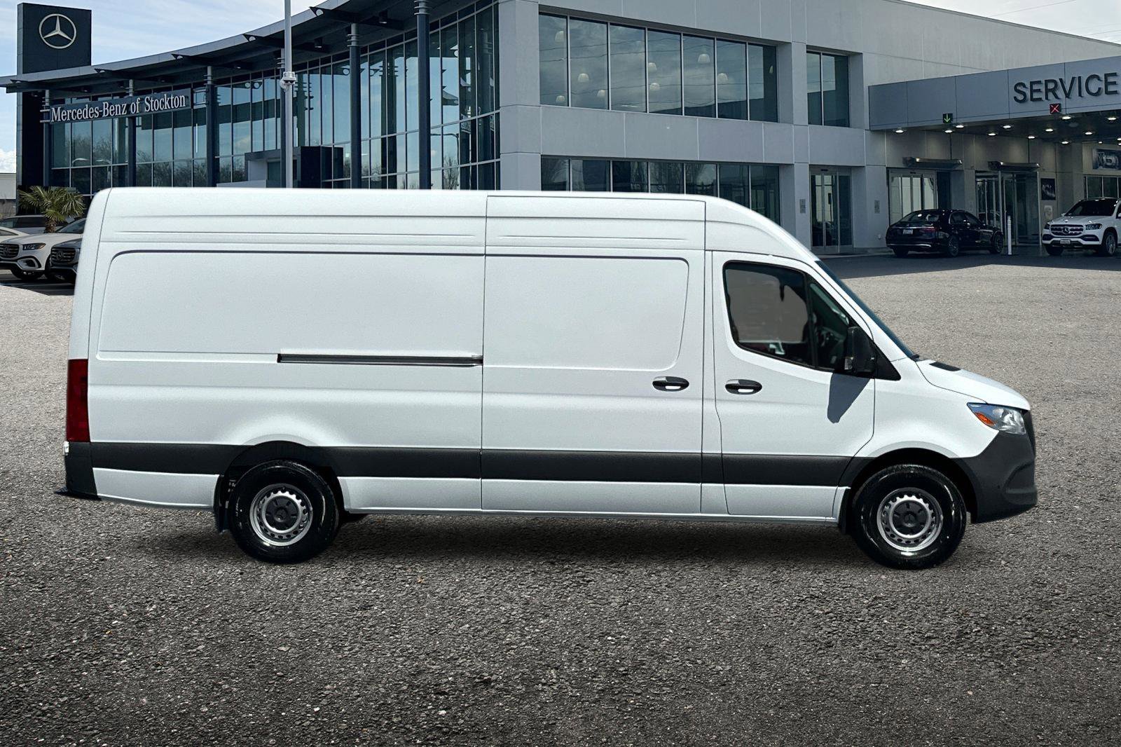 New 2025 ARCTIC WHITE Mercedes-Benz  image 3