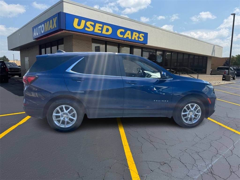 2022 Chevrolet Equinox LT photo 2