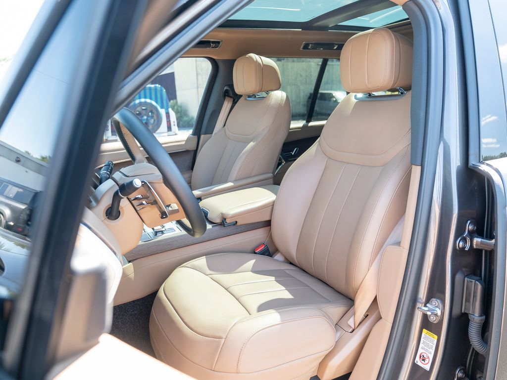 2024 Land Rover Range Rover SE photo 18