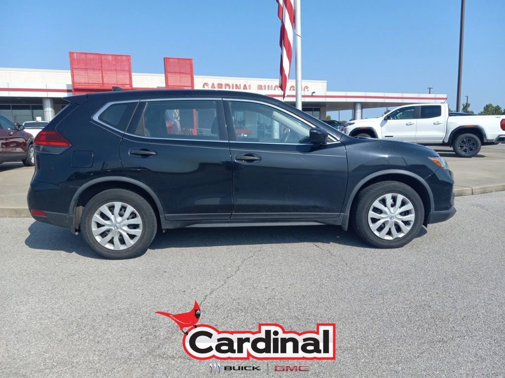 2017 Nissan Rogue S photo 2