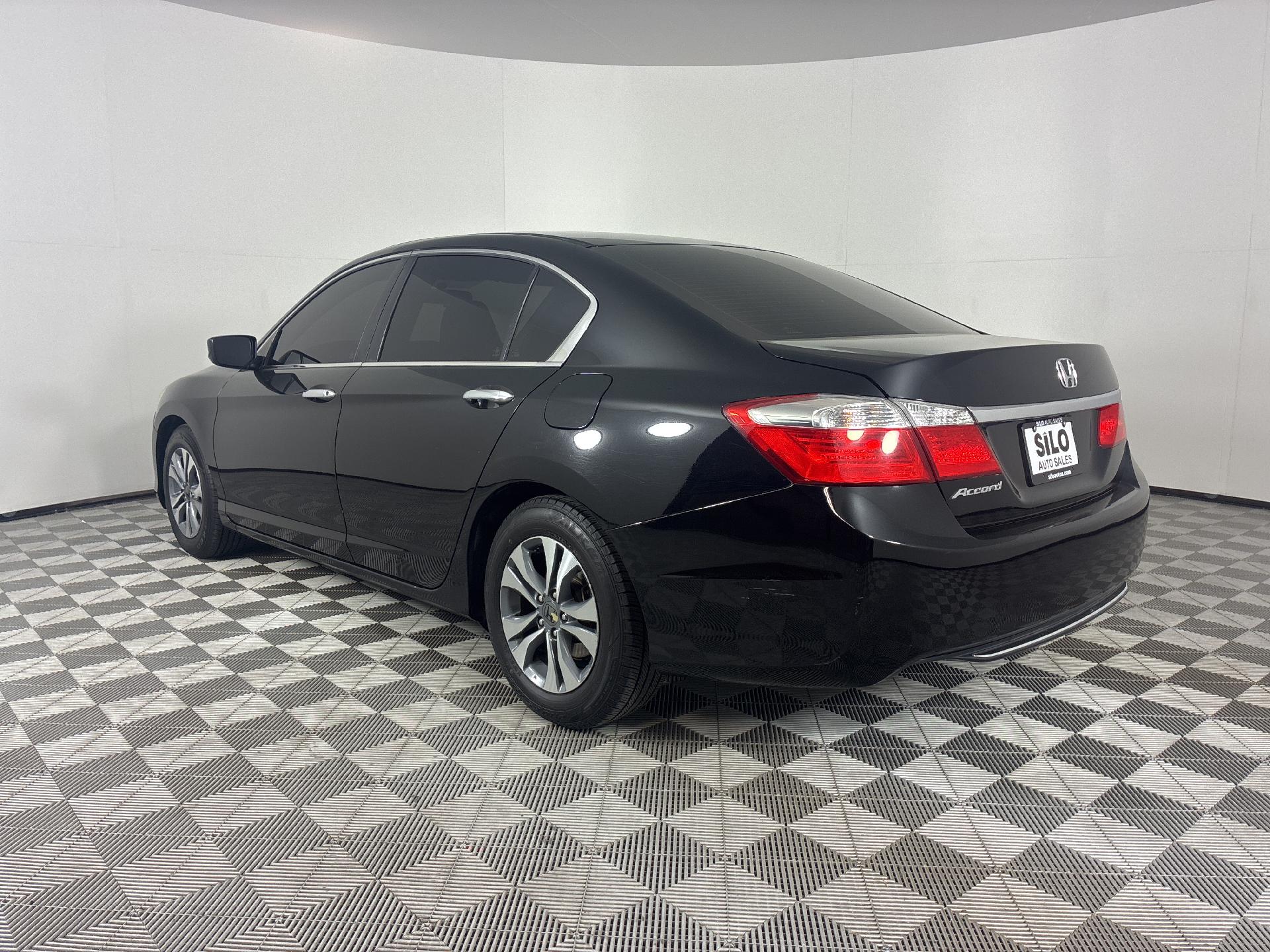 2015 Honda Accord LX photo 3