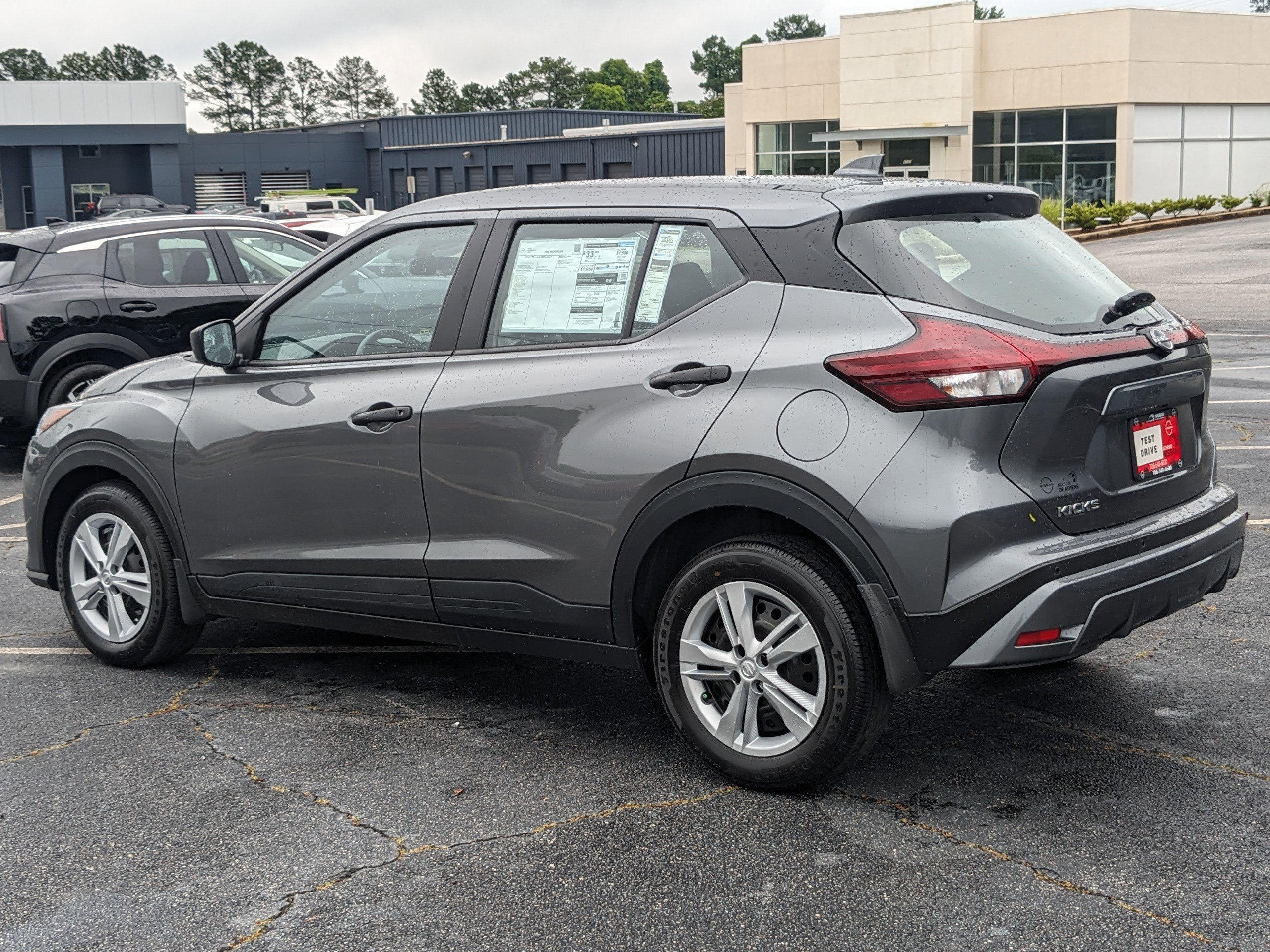 2025 Nissan Kicks Play S photo 3
