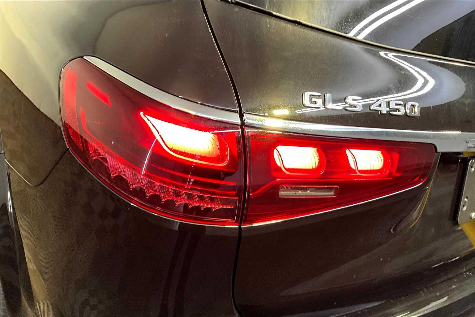 2026 Mercedes Benz GLS 450 4MATIC photo 3