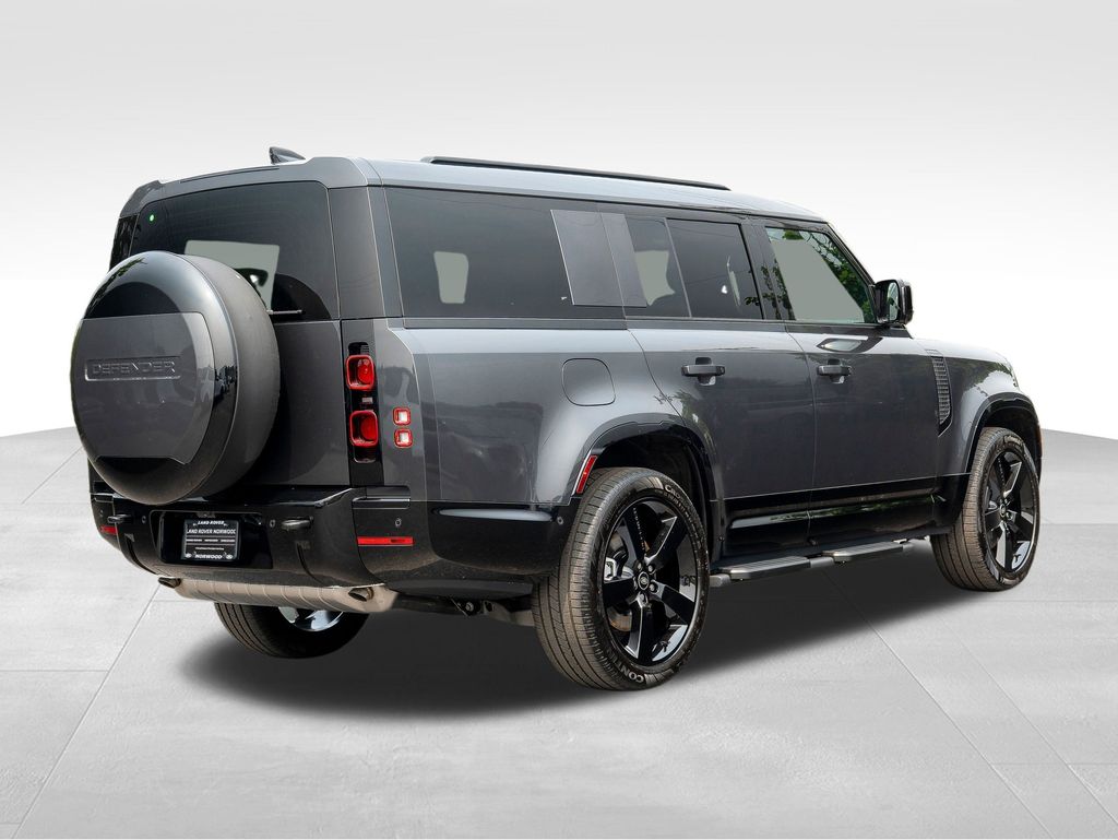 2025 Land Rover Defender 130 X-Dynamic SE photo 4