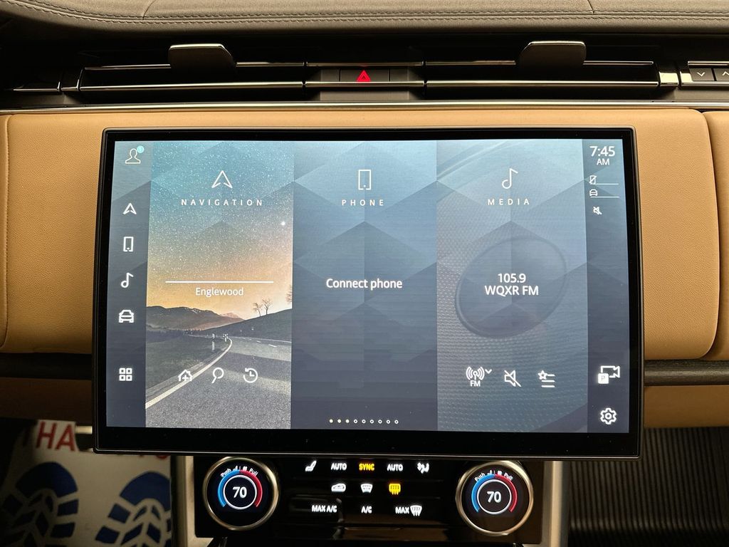 2023 Land Rover Range Rover SE photo 14