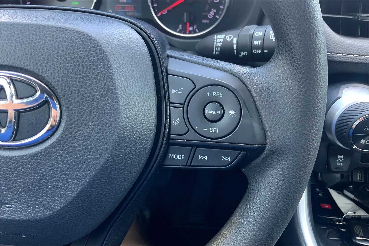 2020 Toyota RAV4 XLE photo 23