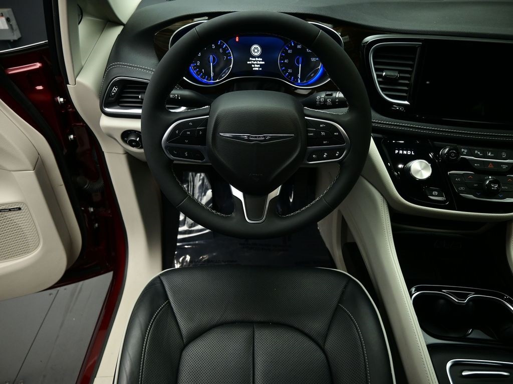 2022 Chrysler Pacifica Limited photo 2