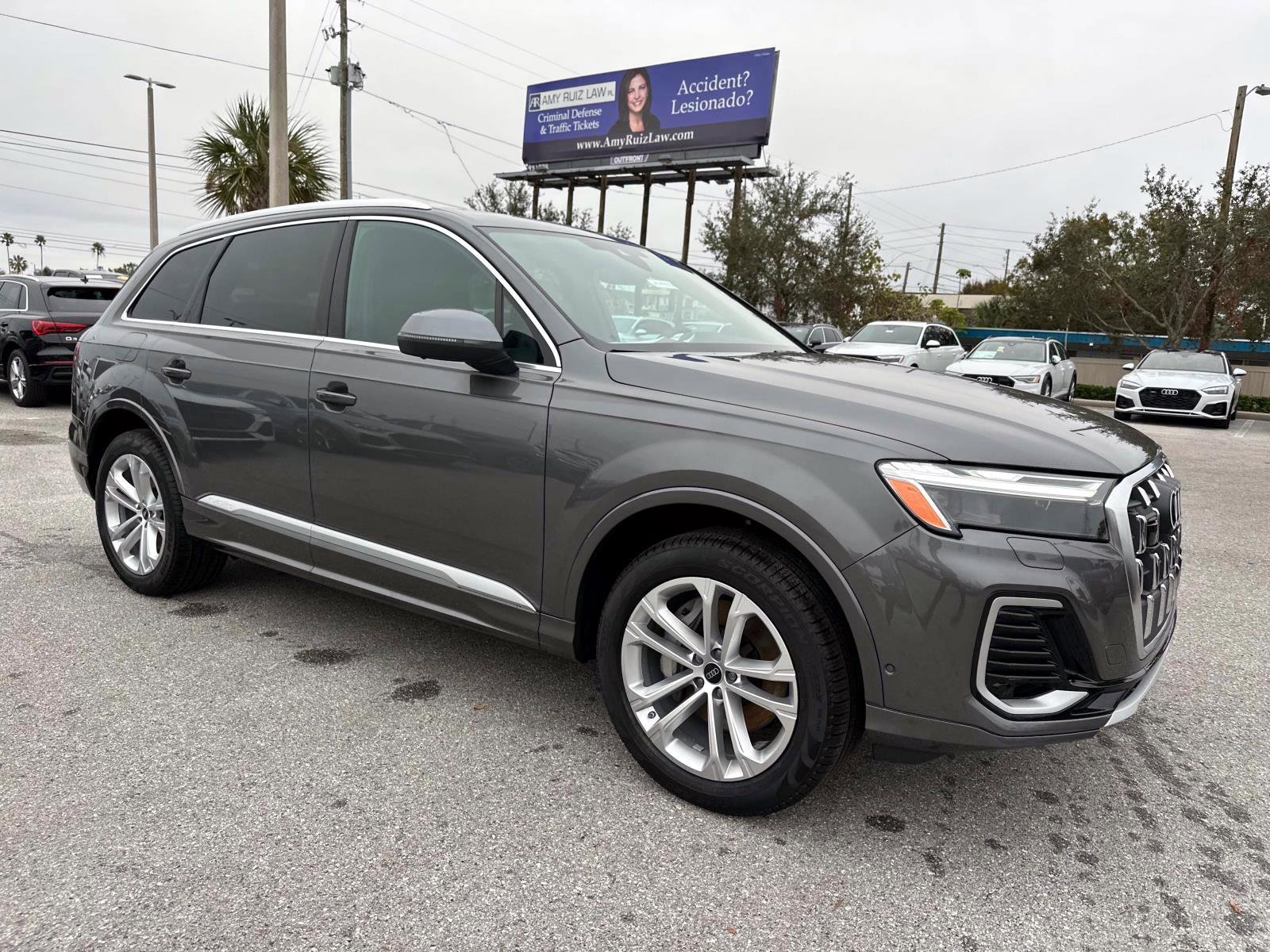 2025 Audi Q7 45 Premium photo 2