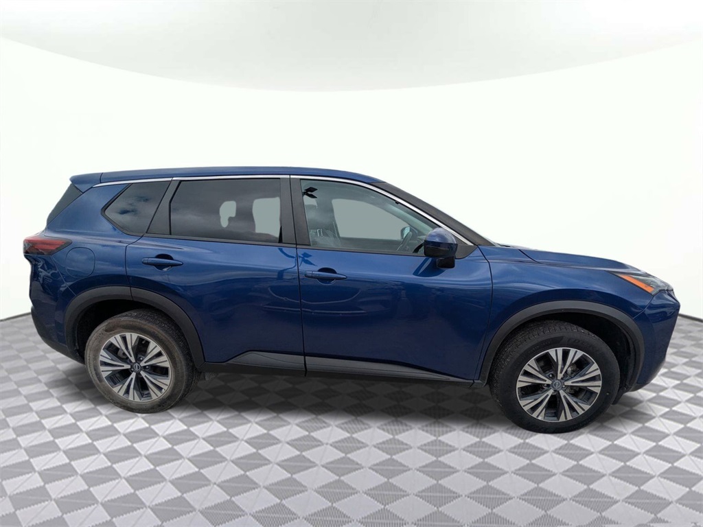 2022 Nissan Rogue SV photo 2