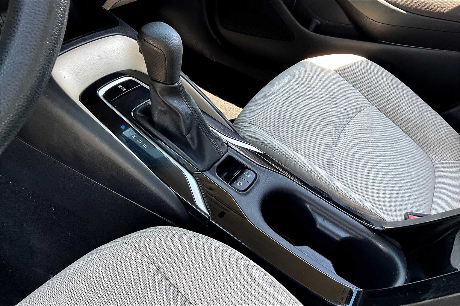 2020 Toyota Corolla LE photo 14