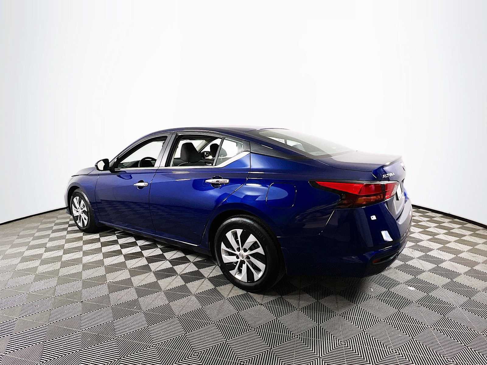 2022 Nissan Altima 2.5 S photo 6