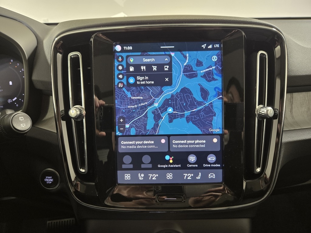 2026 Volvo XC40 Plus photo 14