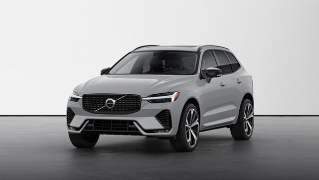 2025 Volvo XC60 B5 AWD Ultra Dark Theme