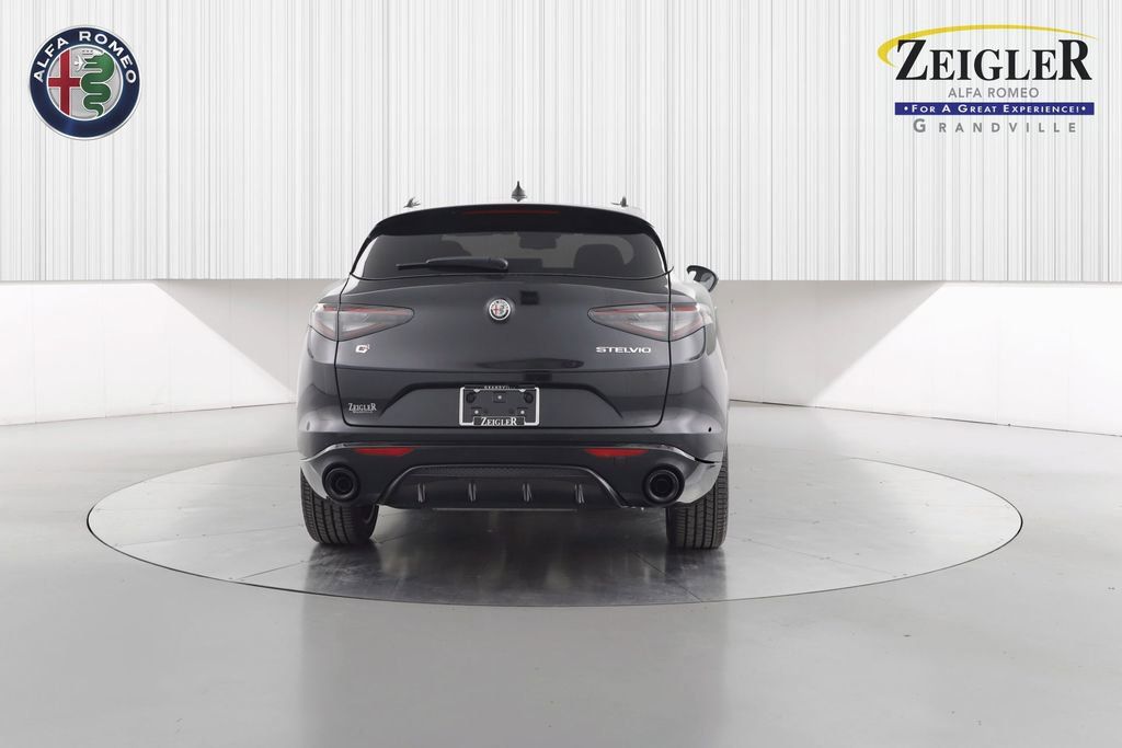 2025 Alfa Romeo Stelvio Sprint Base photo 4
