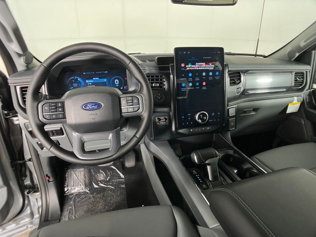 2025 Ford F-150 Lightning XLT photo 4
